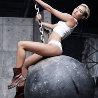 Miley Cyrus - Wrecking Ball